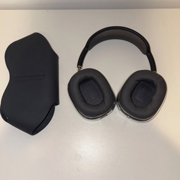 Apple (MGYH3AM/A) AirPods Pro Max Headphones - Space Gray - Picture 2 of 5